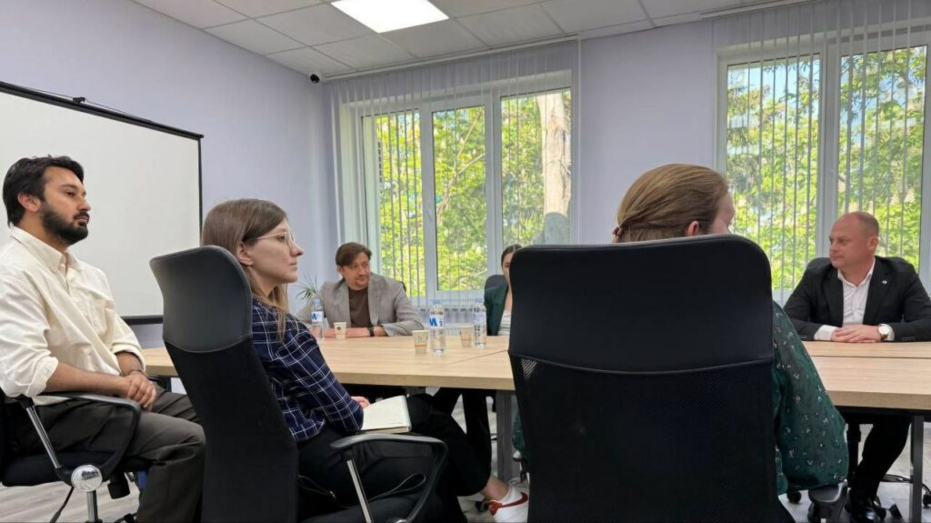 Centrul de Justiție Familială al Poliției a găzduit o delegație internațională, formată din reprezentanți ai Ambasadei Marii Britanii și ai Fondului ONU pentru Populație (UNFPA Moldova)