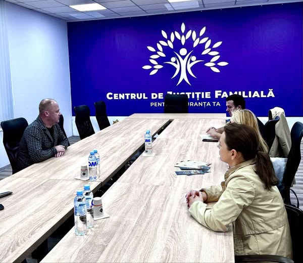 Centrul de Justiție Familiară al Poliției a avut loc o întâlnire de lucru cu angajații Biroului de Probațiune Chișinău