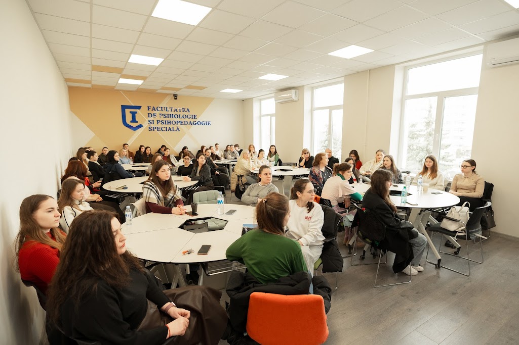 Activitate de informare pentru studenții Universității Pedagogice „Ion Creangă”, desfășurată în contextul Campaniei „Legea adoptată. Siguranța ta!”